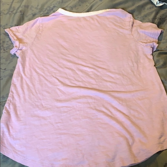 I’m selling a Oldnavy shirt - Picture 3 of 3